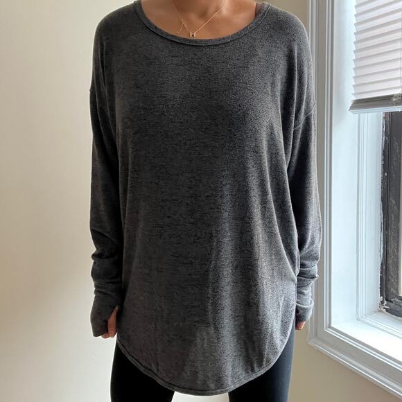 ATHLETA Women's Long Sleeve Gray Top with Thumb Holes Size L - Picture 6 of 13